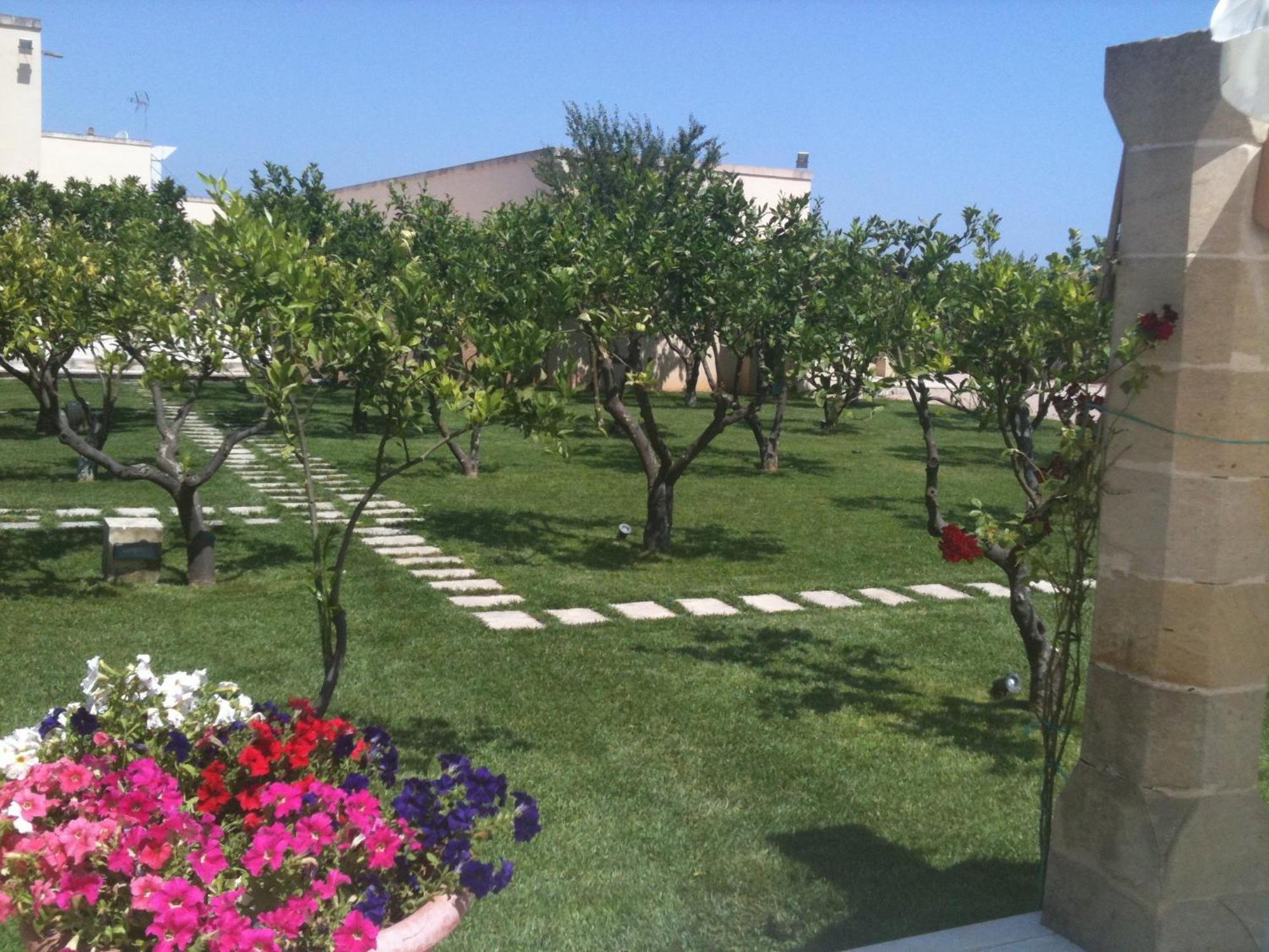 Masseria Li Campi Cavallino di Lecce Exterior foto